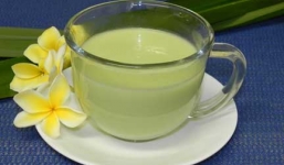 Cách làm sữa đậu nành lá dứa thơm ngon tại nhà